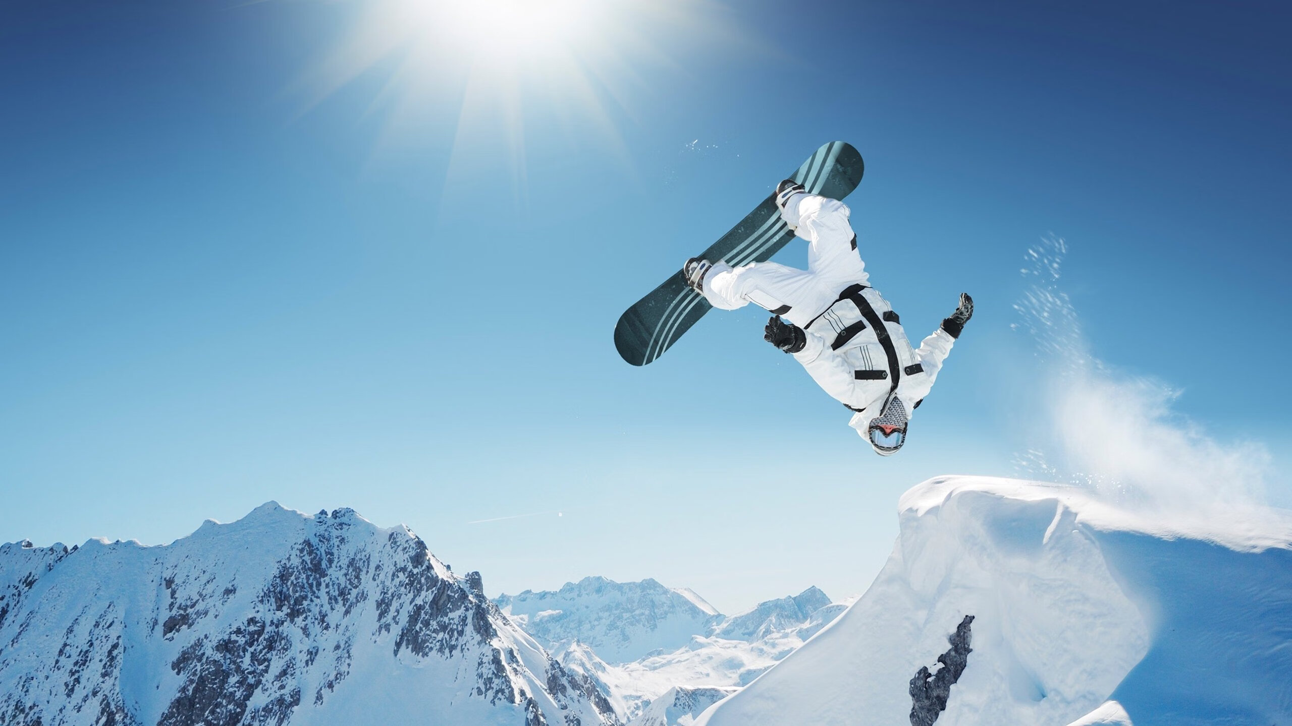 欧冠巅峰对决，皇家马德里3-1逆转利物浦，本泽马梅开二度锁定胜局