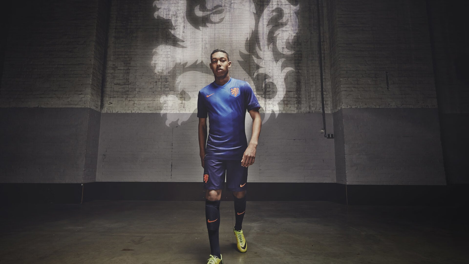 黑马逆袭!无名小将爆冷击败世界冠军,赛场沸腾创历史