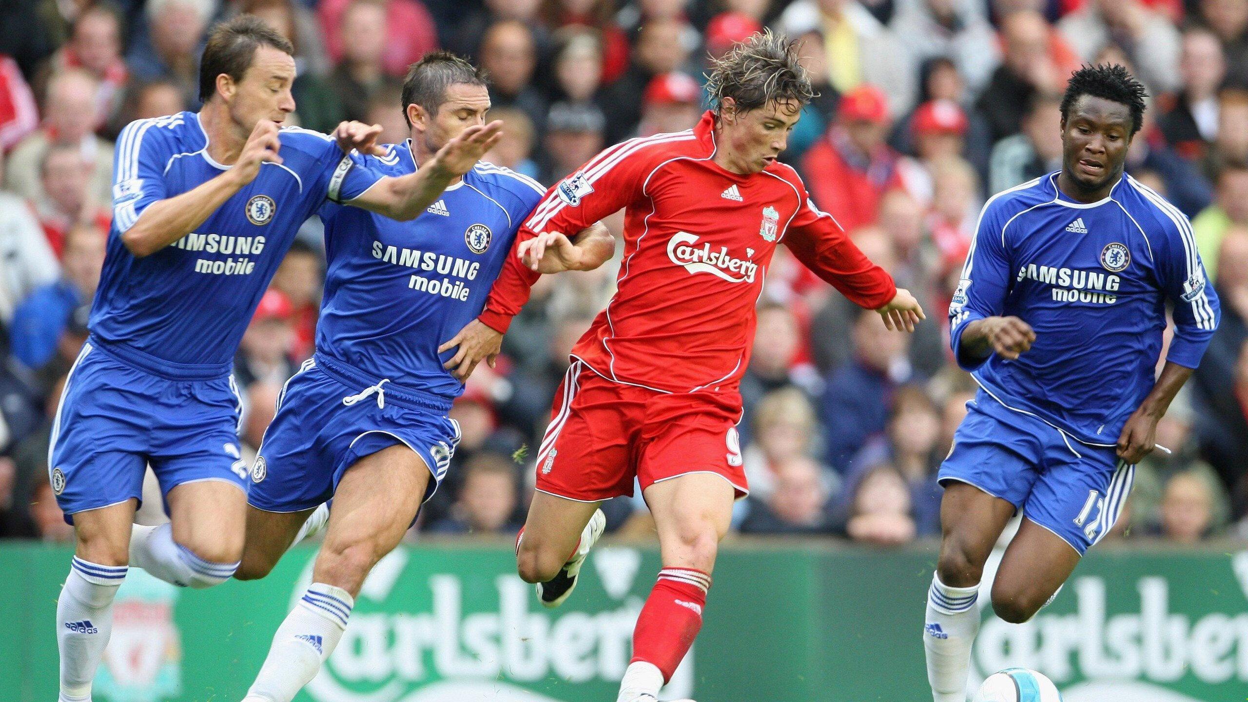 英超豪门激战落幕,曼城逆转利物浦登顶积分榜